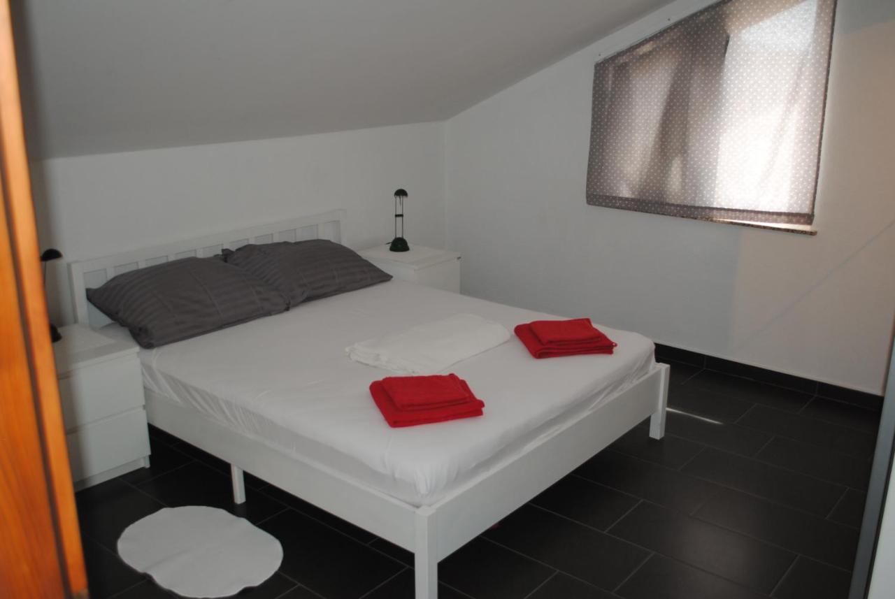Apartments Vidolma Povljana Bagian luar foto