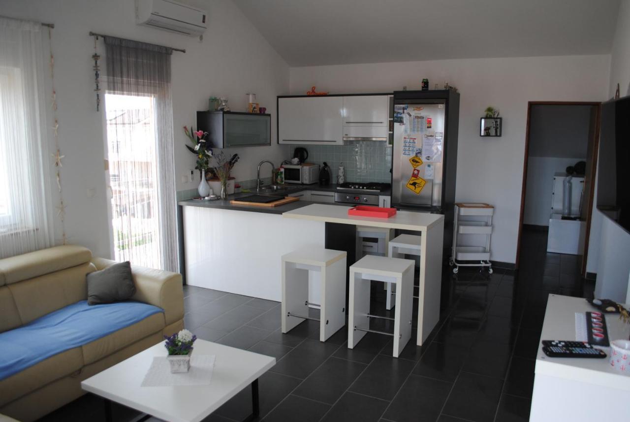 Apartments Vidolma Povljana Bagian luar foto