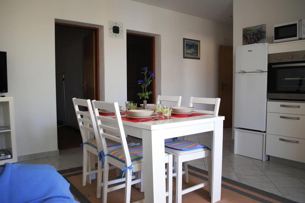 Apartments Vidolma Povljana Bagian luar foto