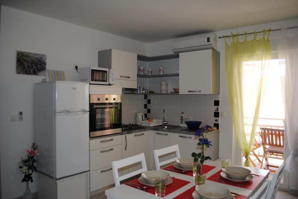Apartments Vidolma Povljana Bagian luar foto