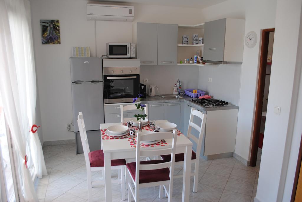 Apartments Vidolma Povljana Bagian luar foto