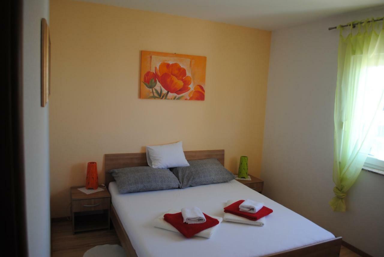 Apartments Vidolma Povljana Bagian luar foto